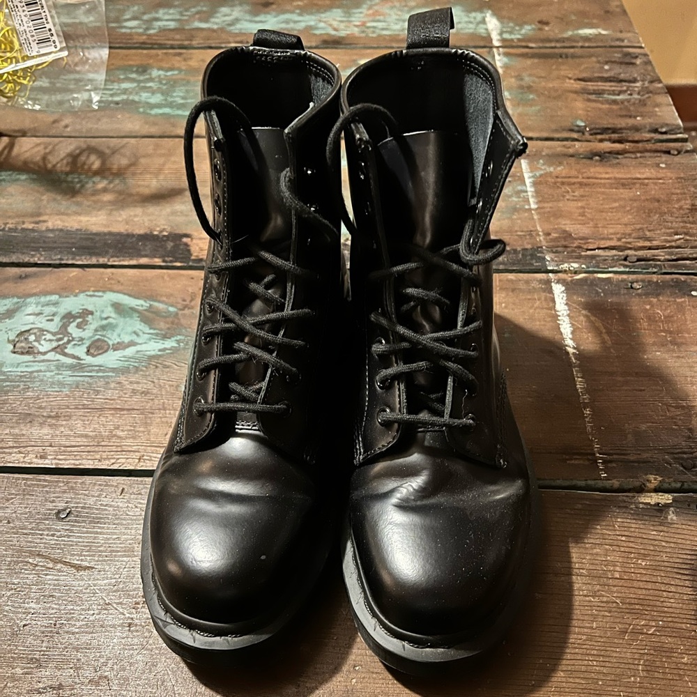 1460 Mono Smooth Leather lace up black on black Dr. Martens boots- size 9 women
